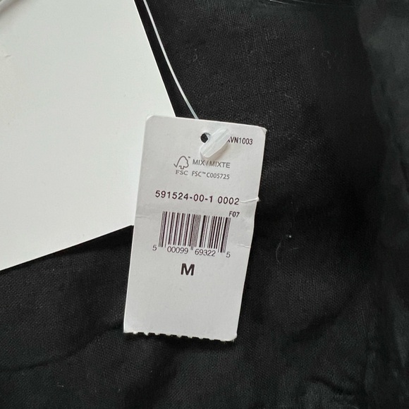 Linen- blend easy shirt and black with white buttons and one pocket - Picture 3 of 4